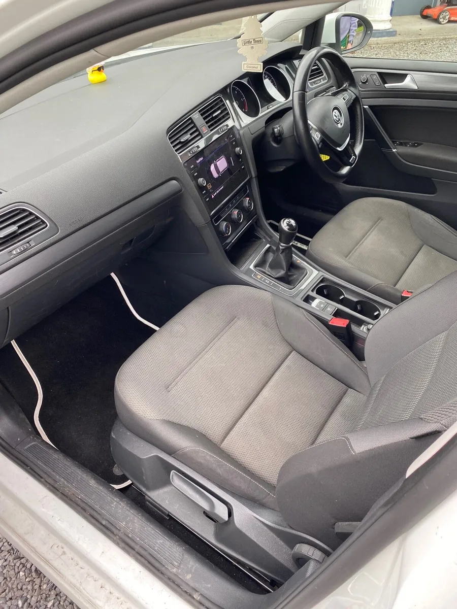 Volkswagen Golf - Image 4