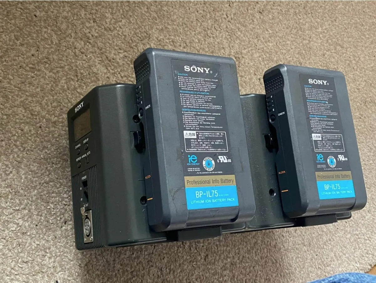 Sony battery charger BC-M150-fast char-4 batterery - Image 1