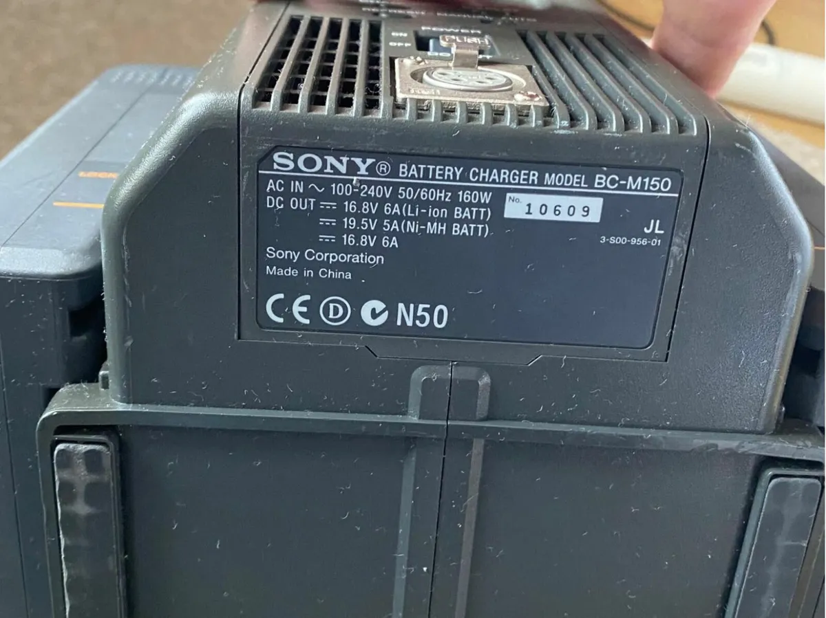 Sony battery charger BC-M150-fast char-4 batterery - Image 2