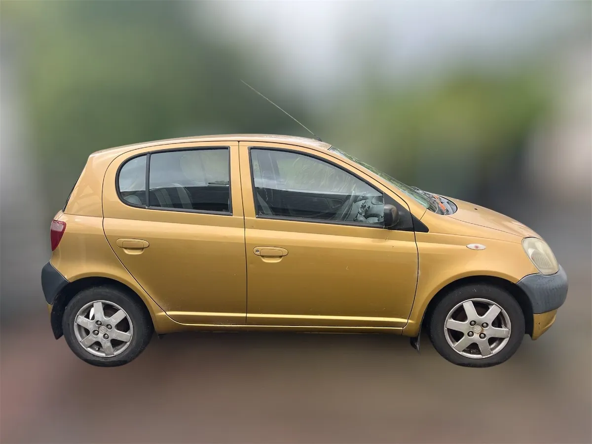Toyota Yaris 2001 - Image 2