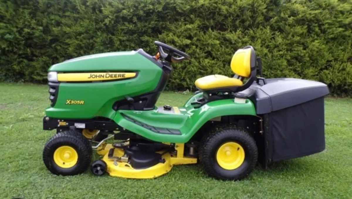 John Deere Lawnmower X305r - Image 1