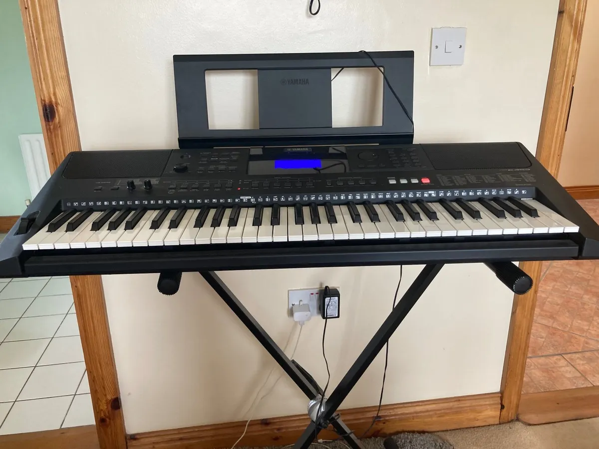 Yamaha PSR E453 Keyboard & TGI Stand - Image 1