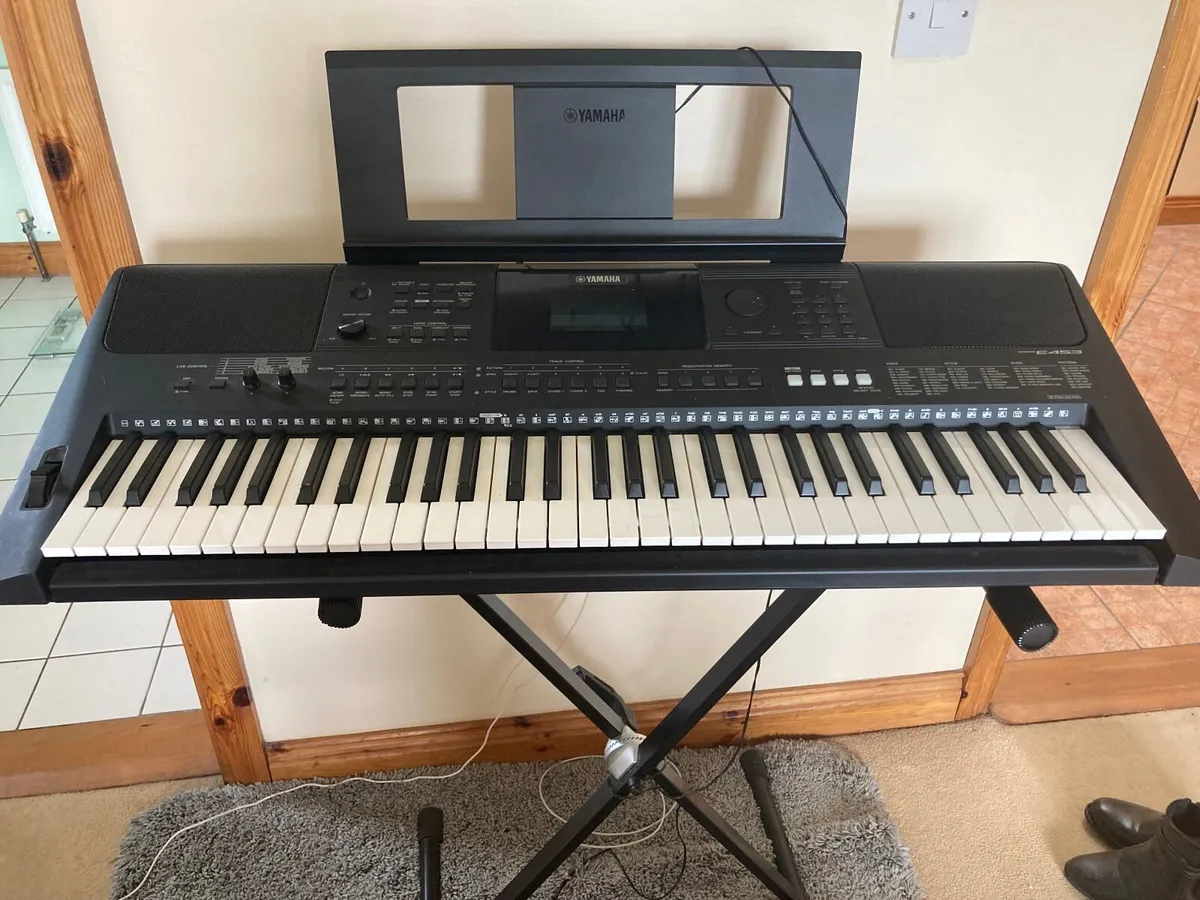 Yamaha PSR E453 Keyboard & TGI Stand - Image 3