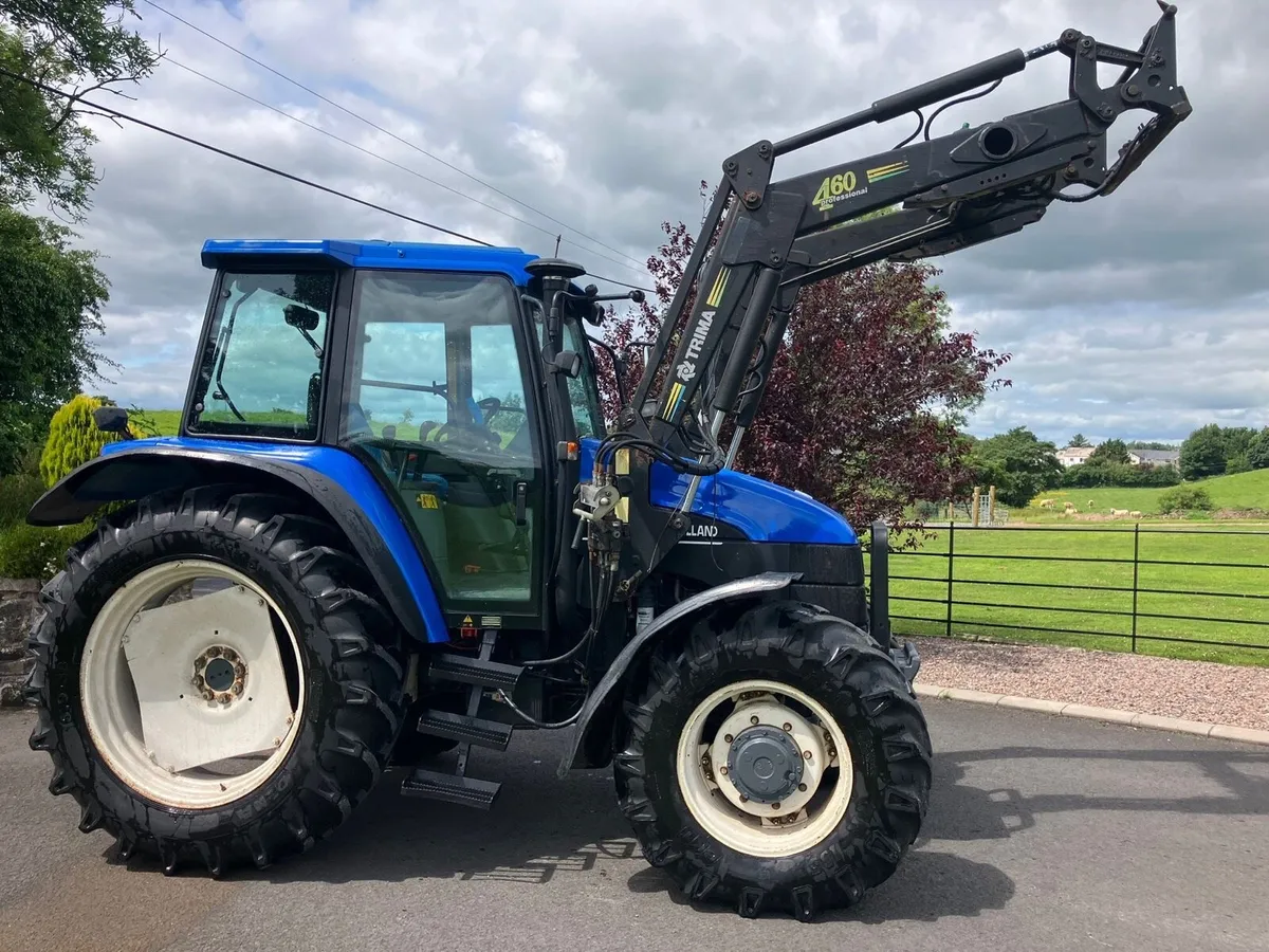 NEW HOLLAND 4 WD with LOADER - Image 2