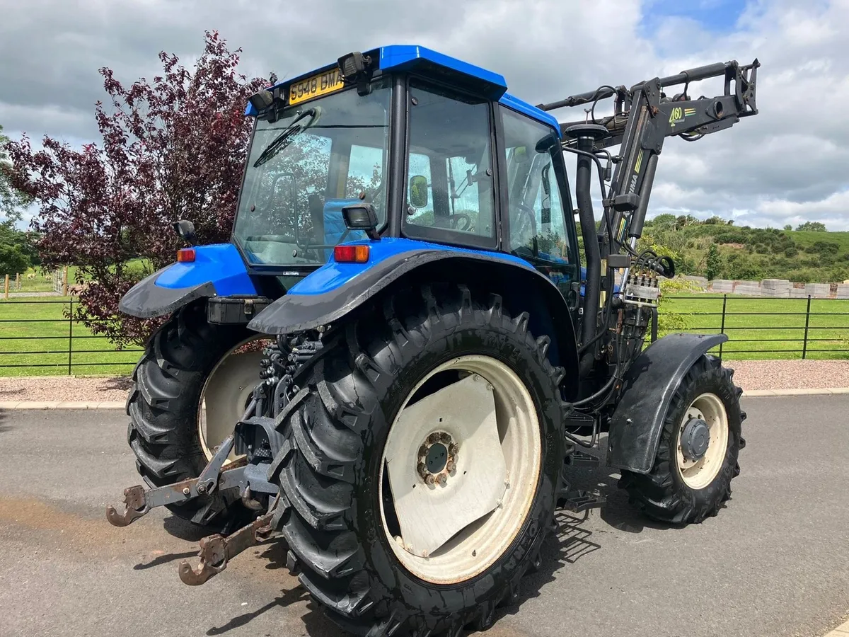 NEW HOLLAND 4 WD with LOADER - Image 3