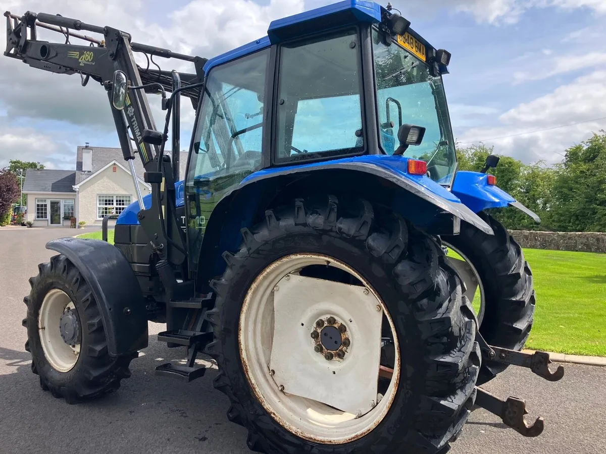 NEW HOLLAND 4 WD with LOADER - Image 4