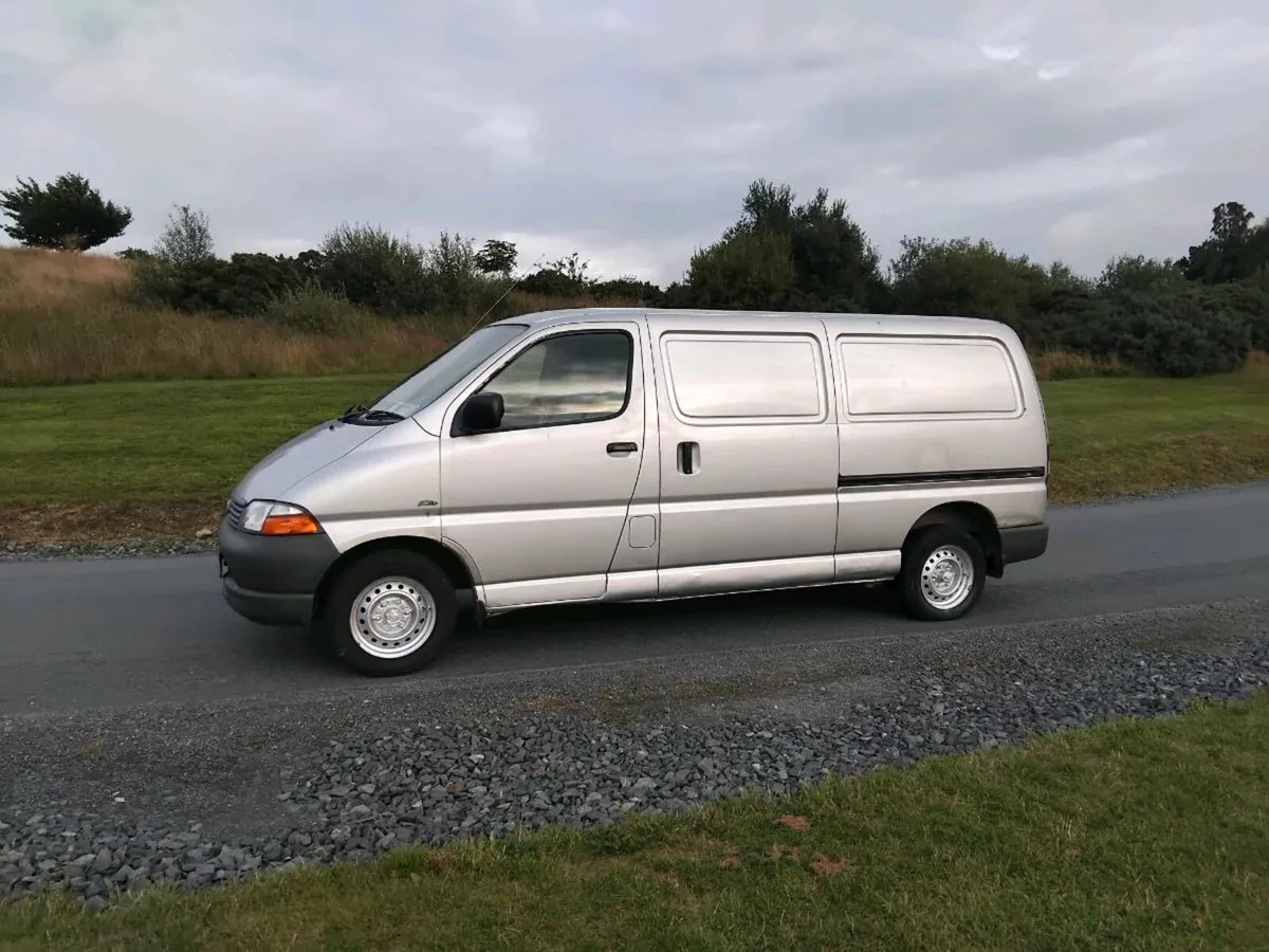 Clean 2004 hiace van test 10/25 tax 02/26 - Image 2