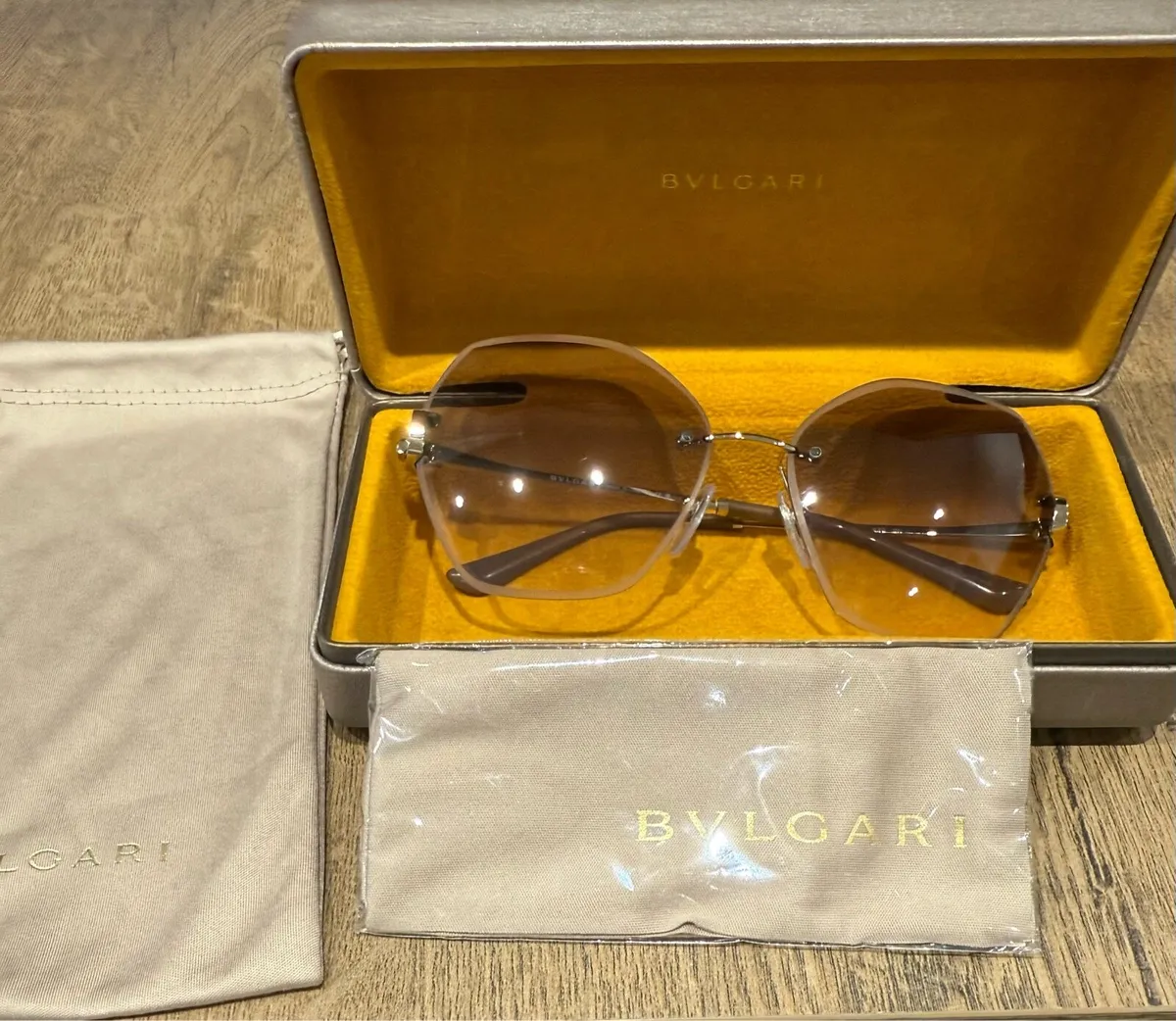 BVLGARI Ladies sunglasses - Image 2