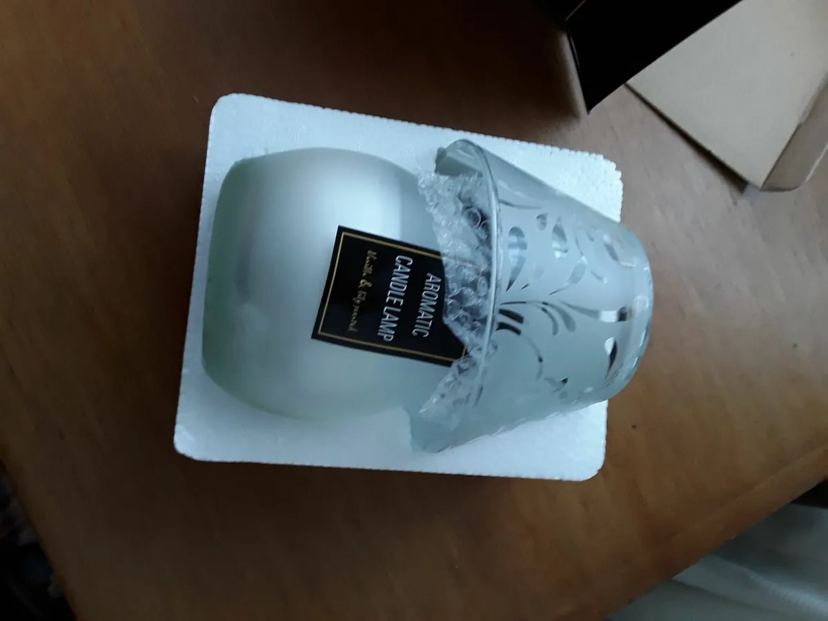 Brand new scented candle in a box - Image 3