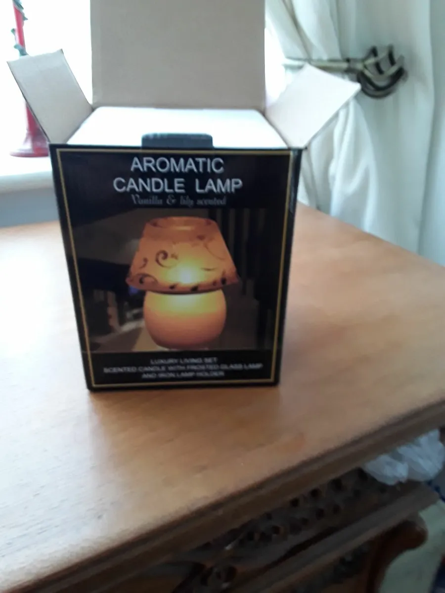 Brand new scented candle in a box - Image 1