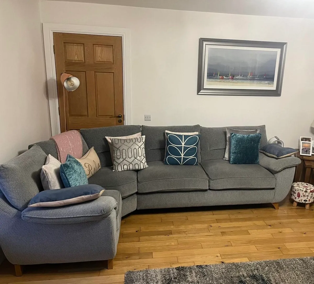 5 Seater - Image 1