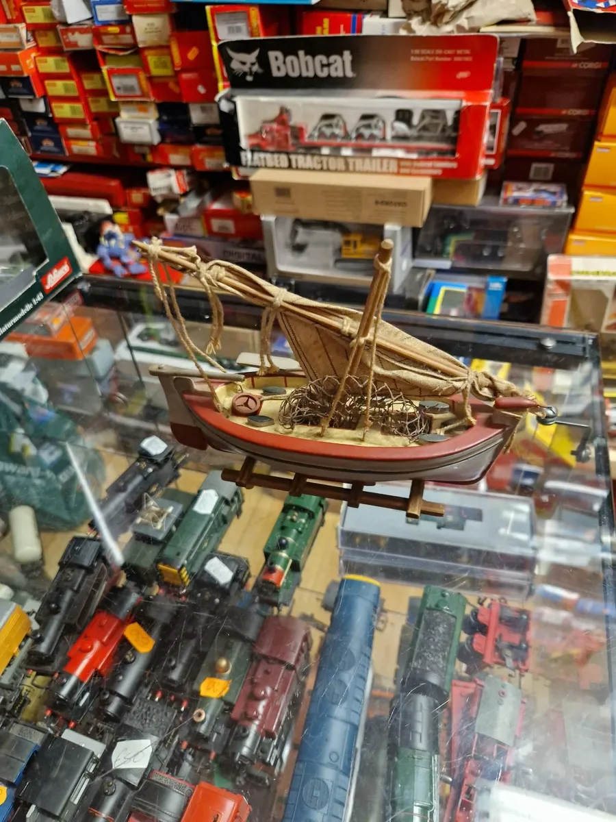 Model Sailing Fishing Boat - Image 2