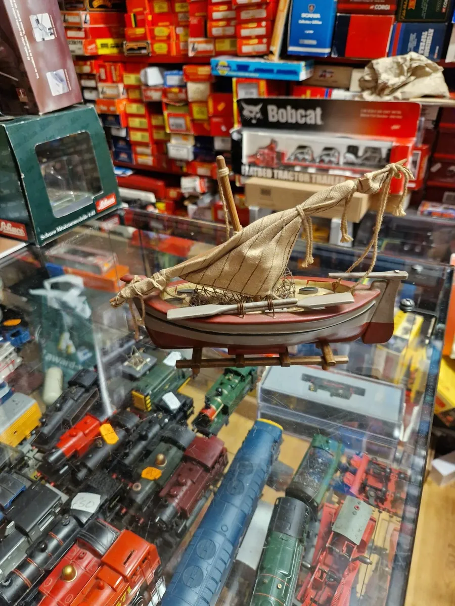 Model Sailing Fishing Boat - Image 3