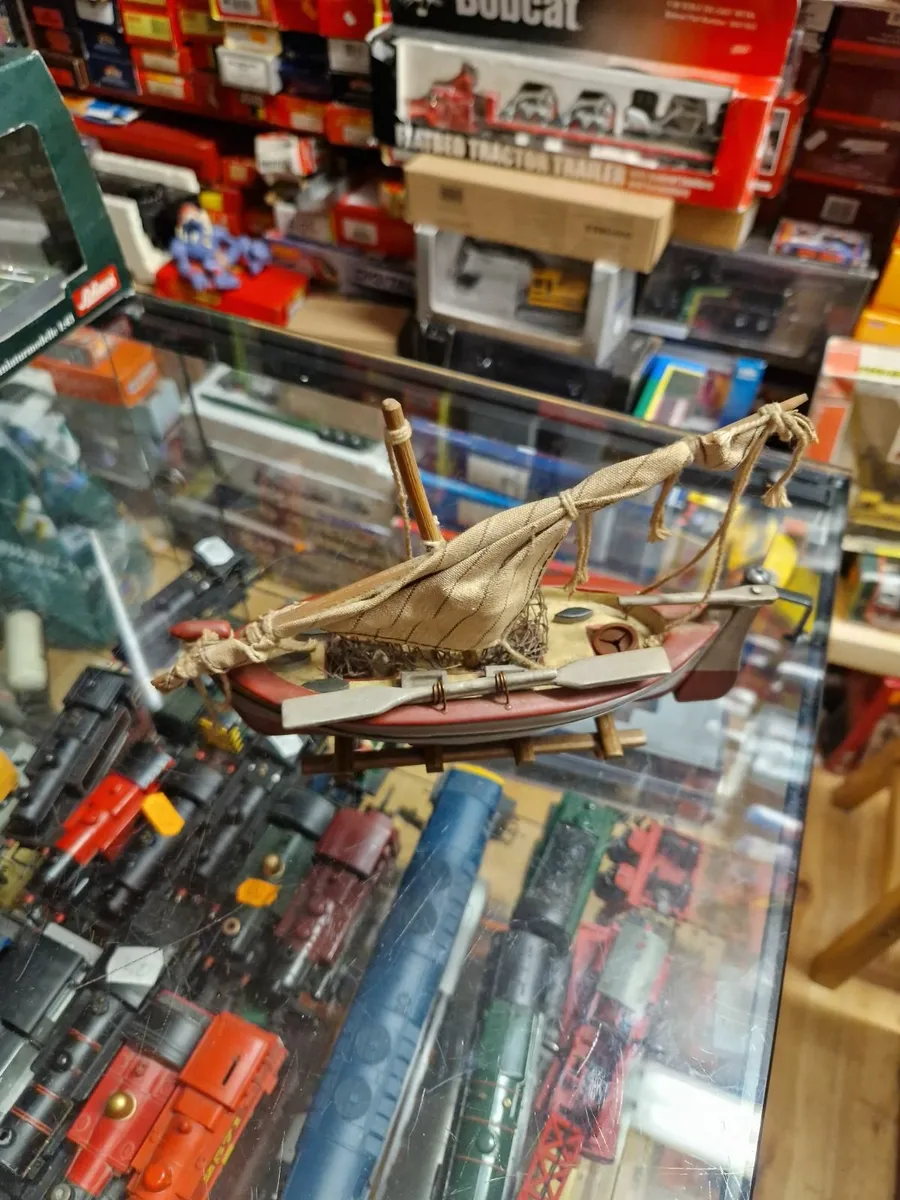 Model Sailing Fishing Boat - Image 4