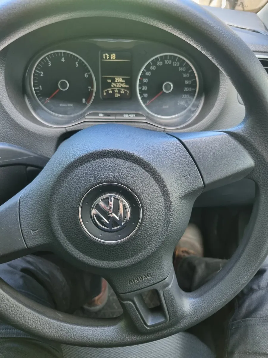 Volkswagen Polo 2010 - Image 2