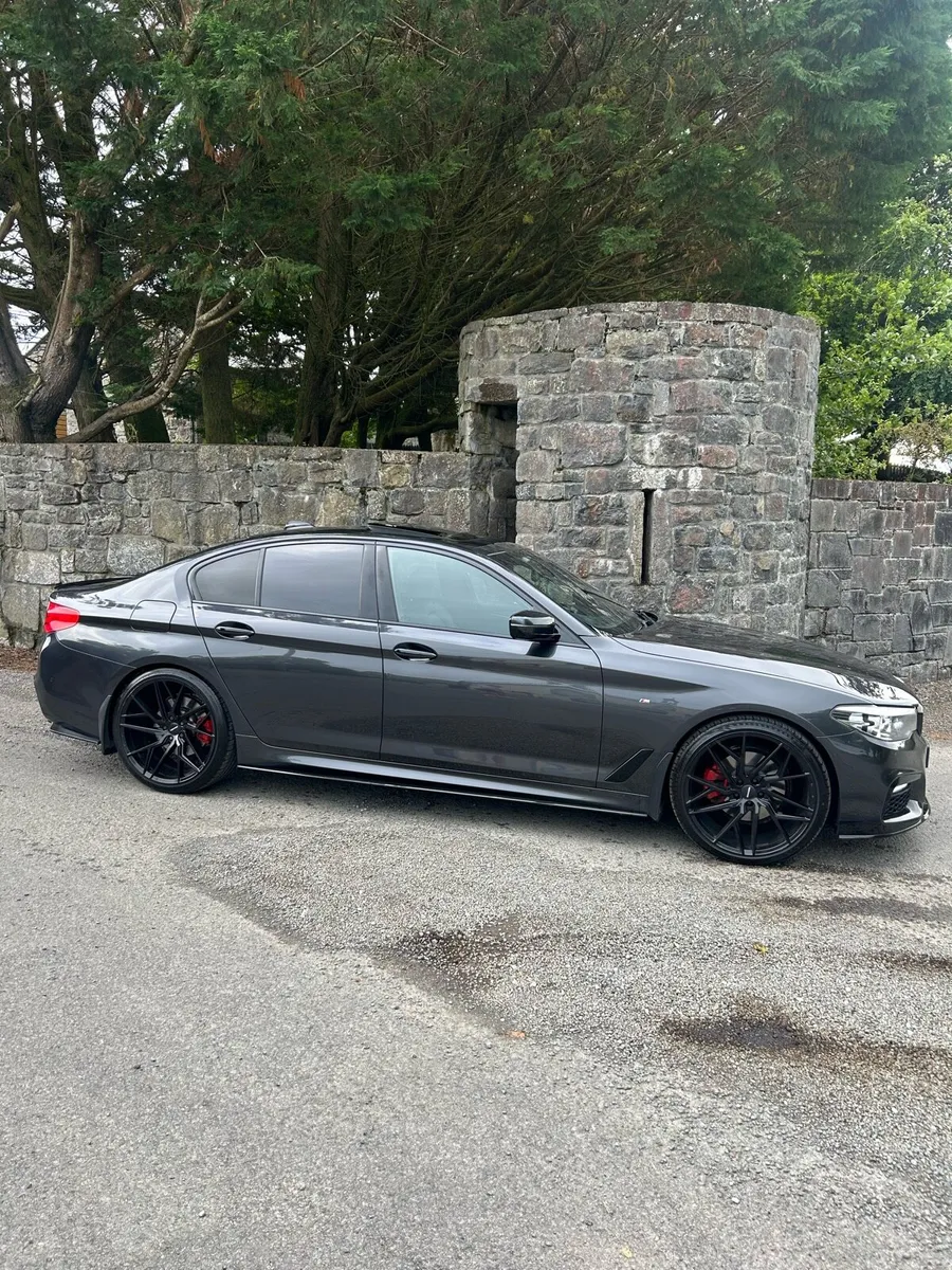 BMW 520D X-drive Msport *Sunroof* - Image 2