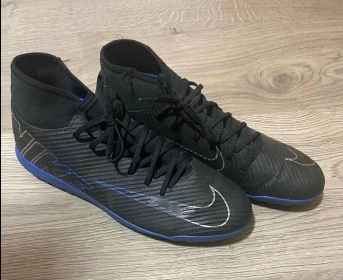 Nike mens astro football boots - Image 1
