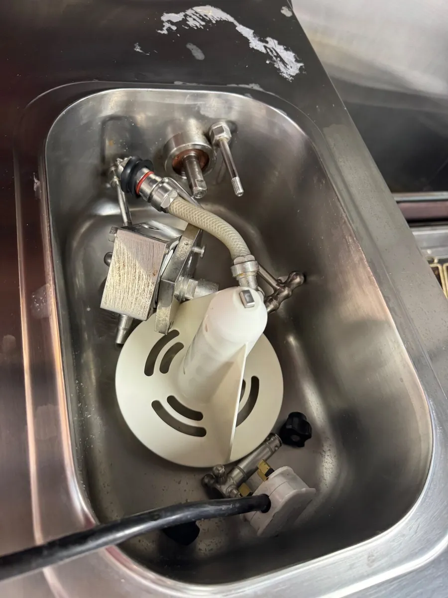 Ice cream machine - Image 1