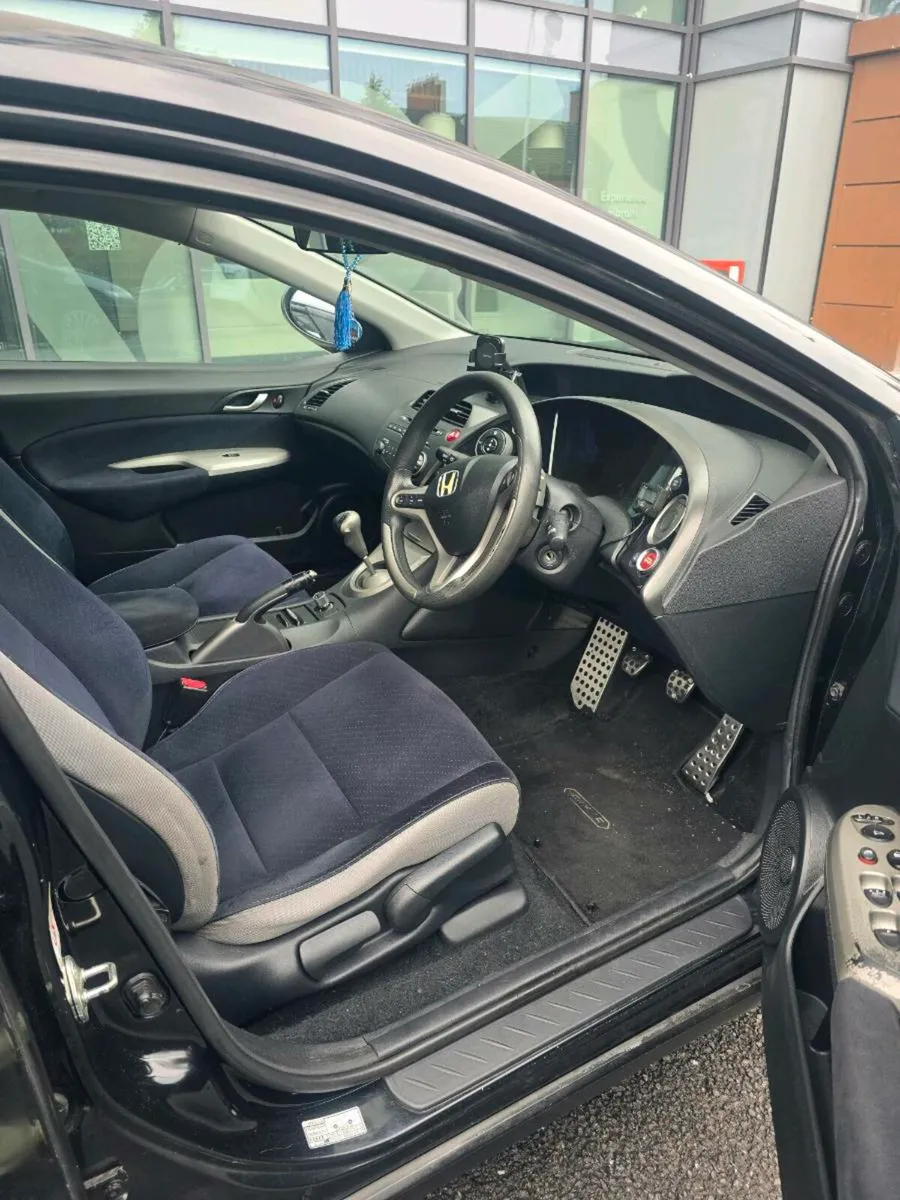 Car - Image 2