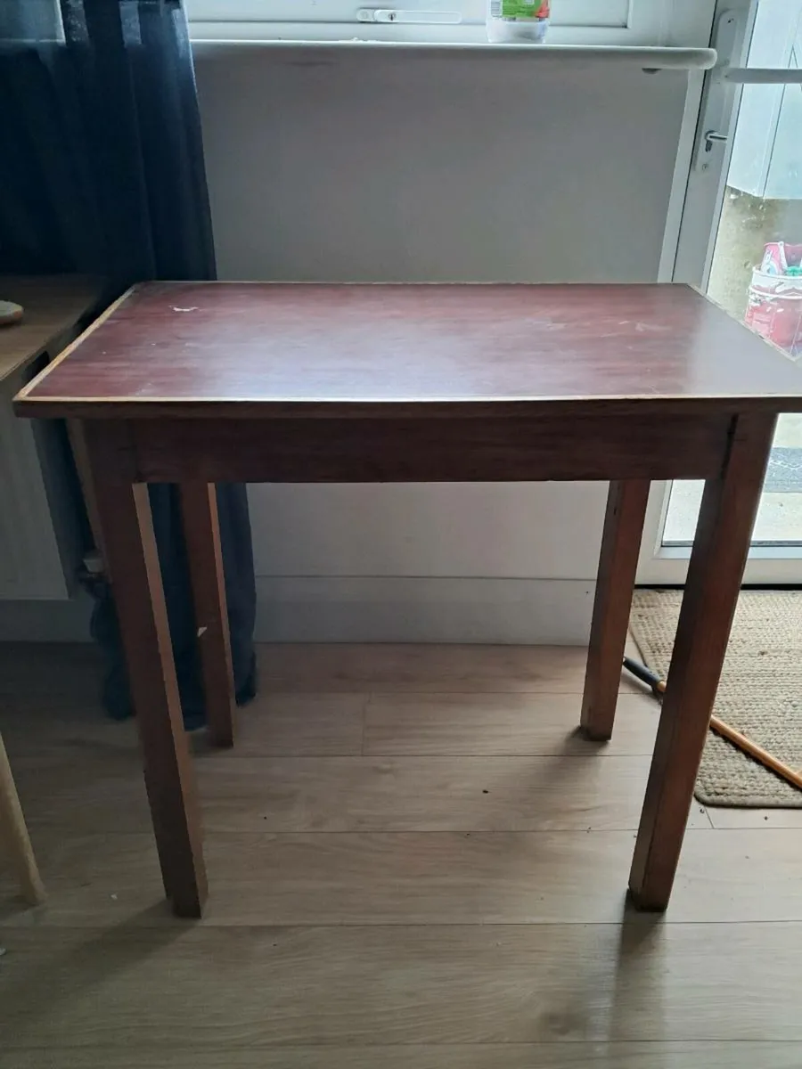 Small desk/table - Image 1