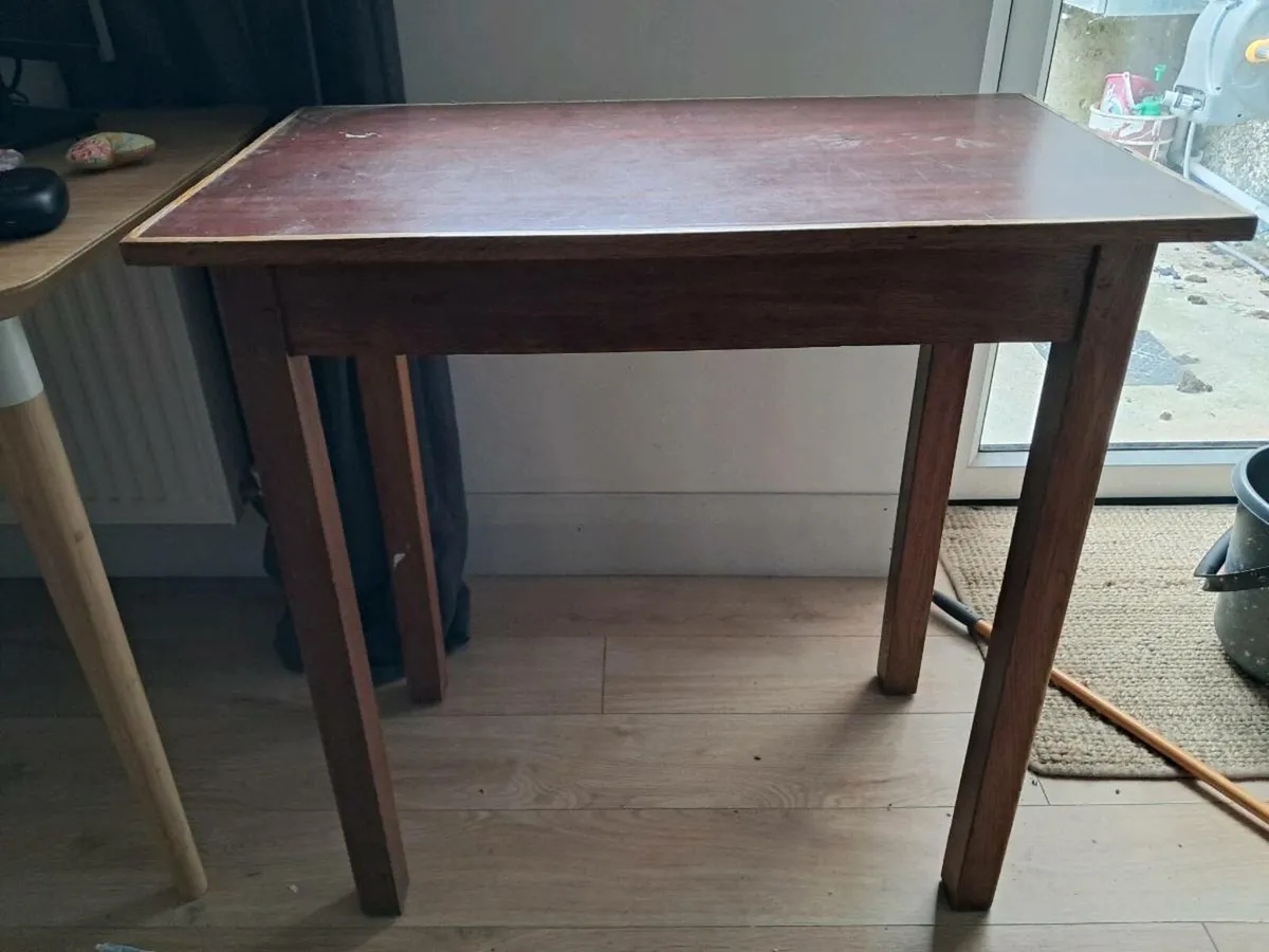 Small desk/table - Image 2