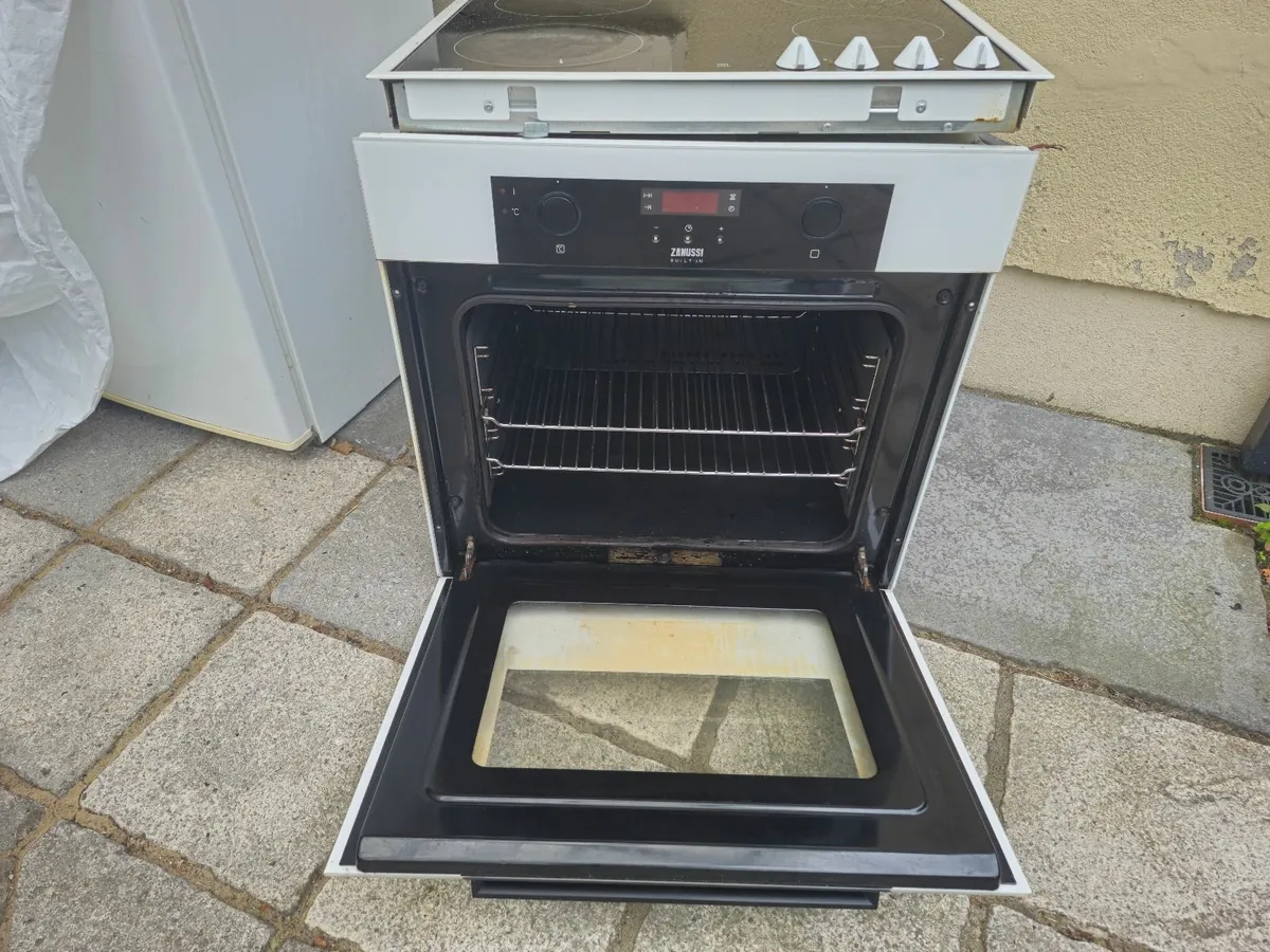 Oven and Hob - Image 3