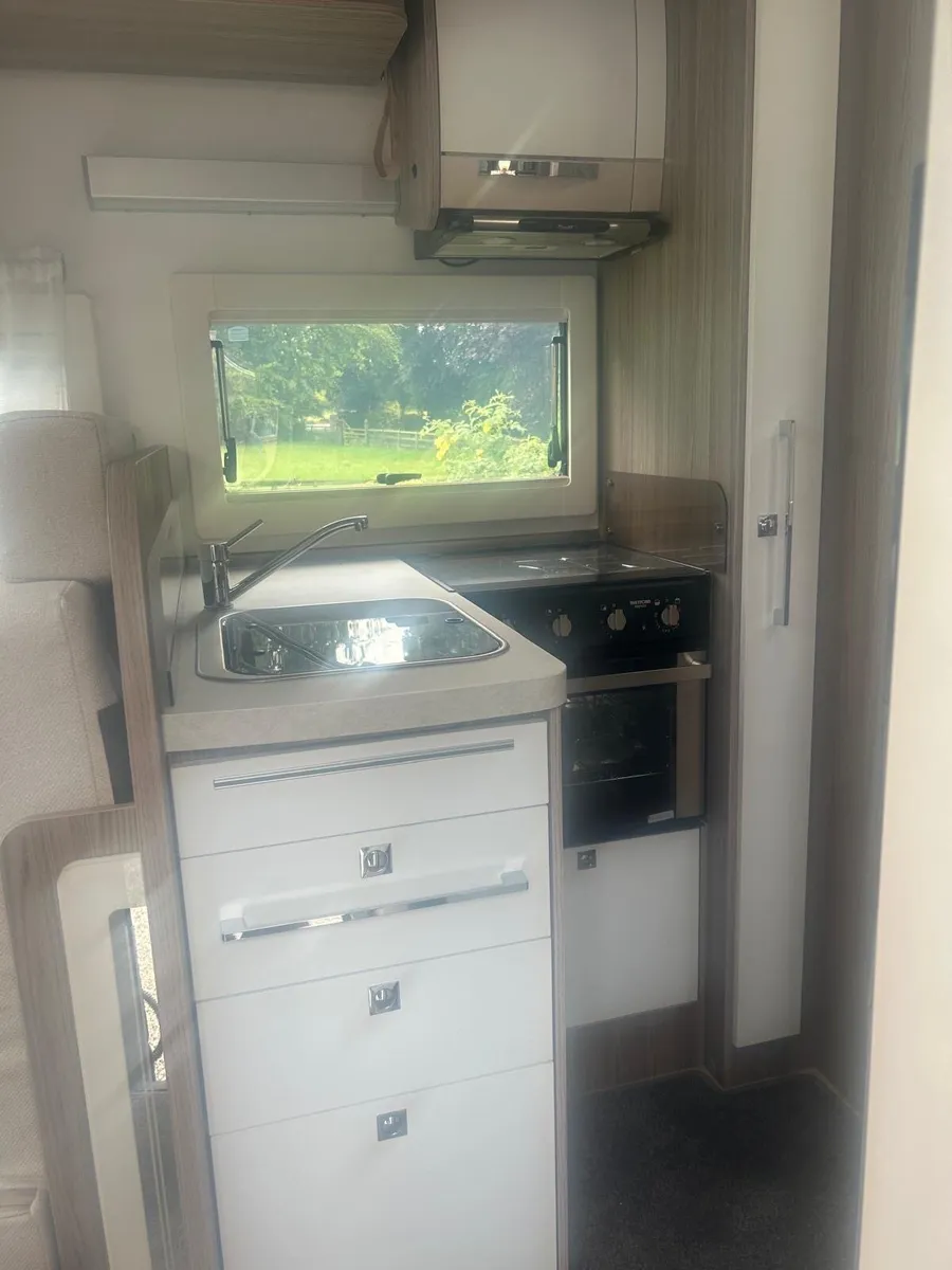 Camper Van - Image 4