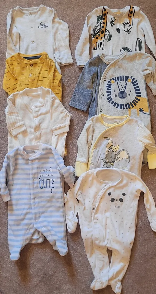 Baby clothes - Image 1
