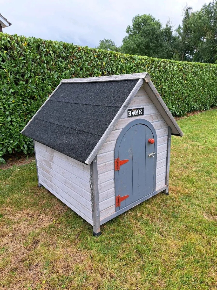 Dog house - Image 1