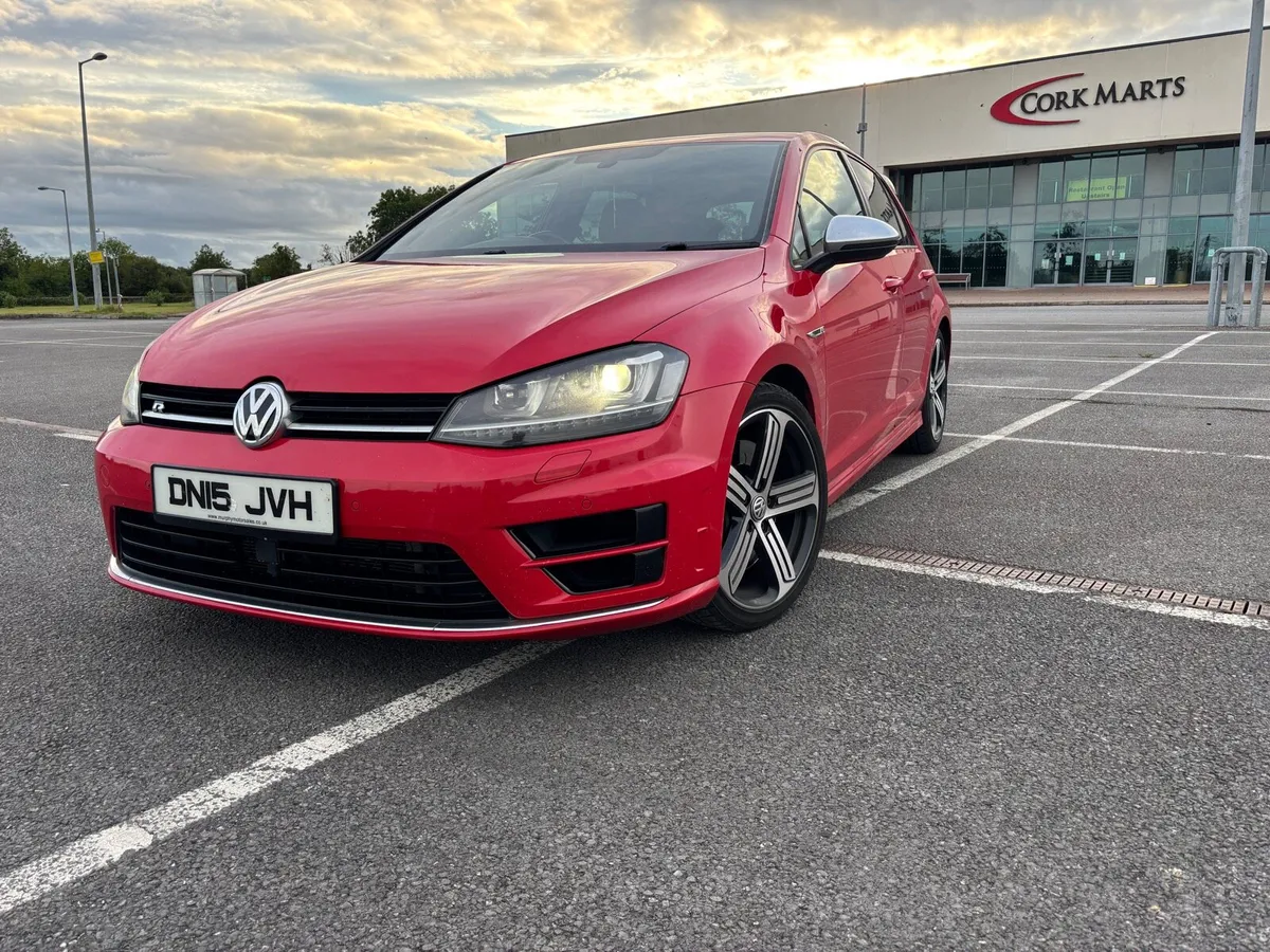 Volkswagen Golf R - Image 1