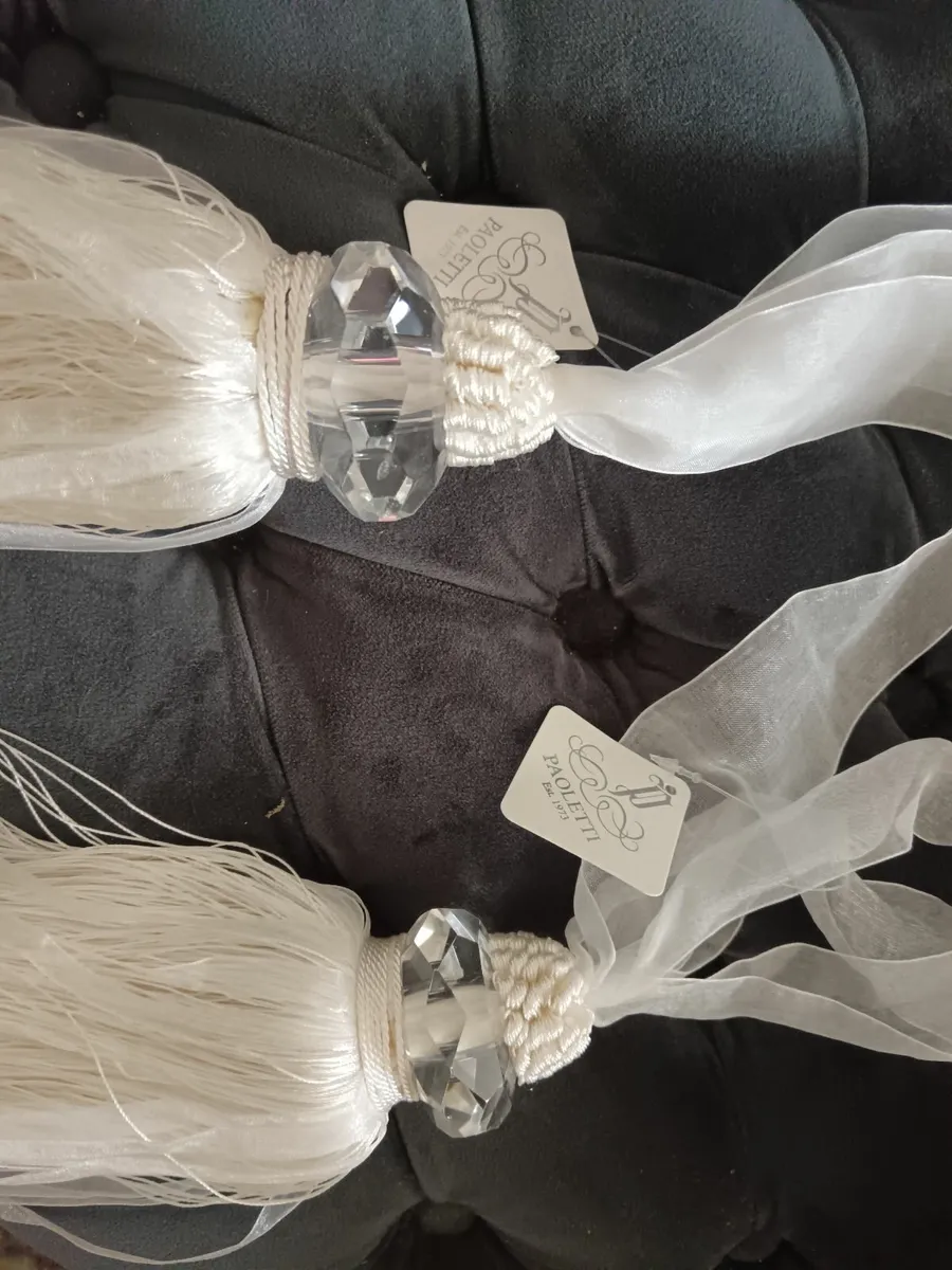Curtain tie backs - Image 1