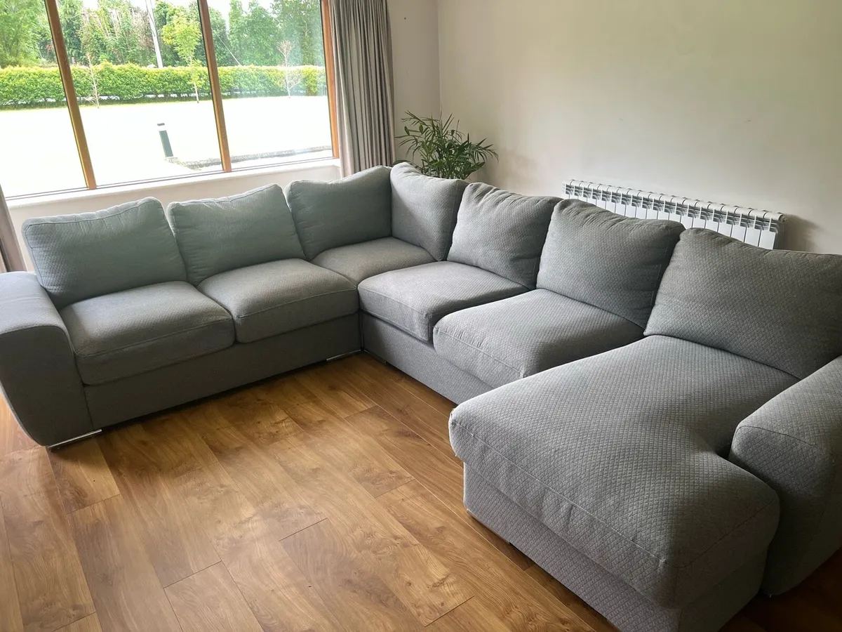 Sofa- Large 6 seater corner - Image 1
