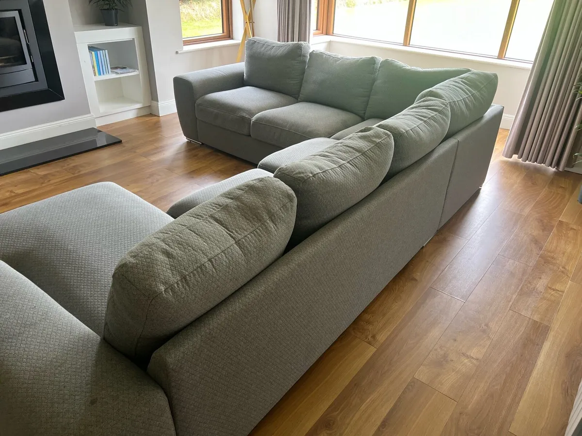 Sofa- Large 6 seater corner - Image 2