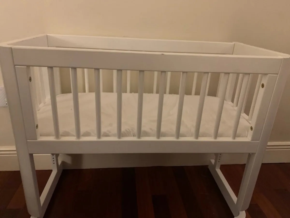 Baby’s cot - Image 1
