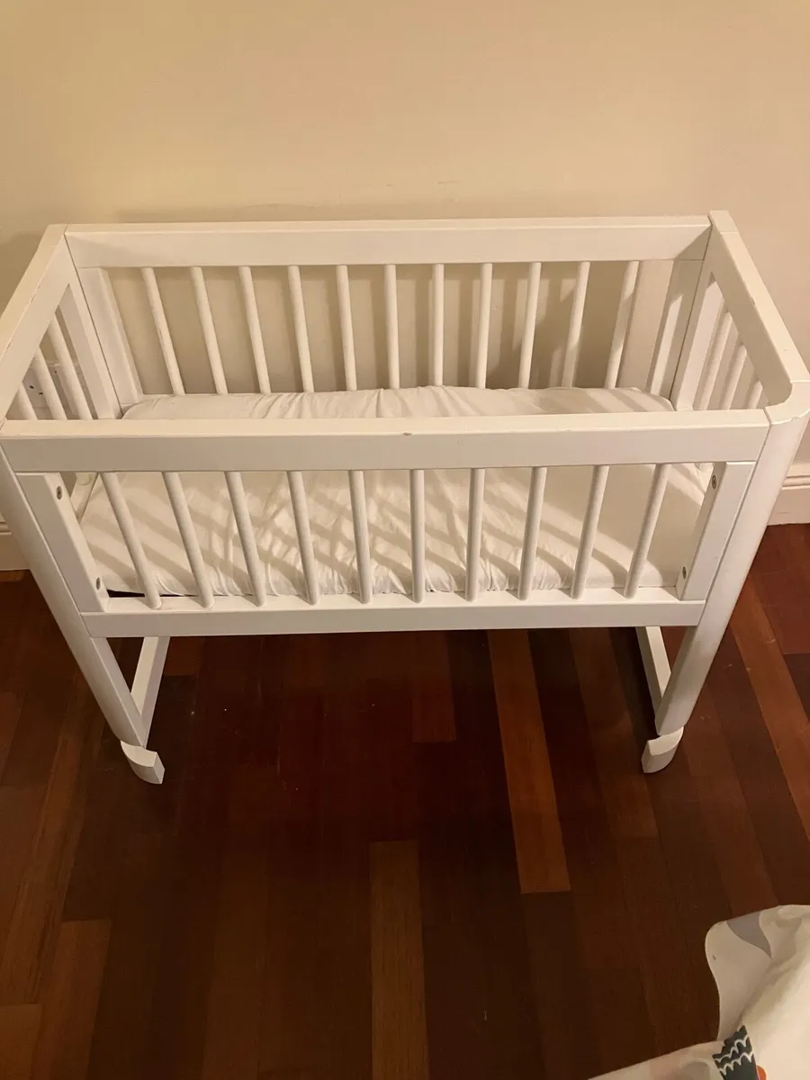Baby’s cot - Image 3