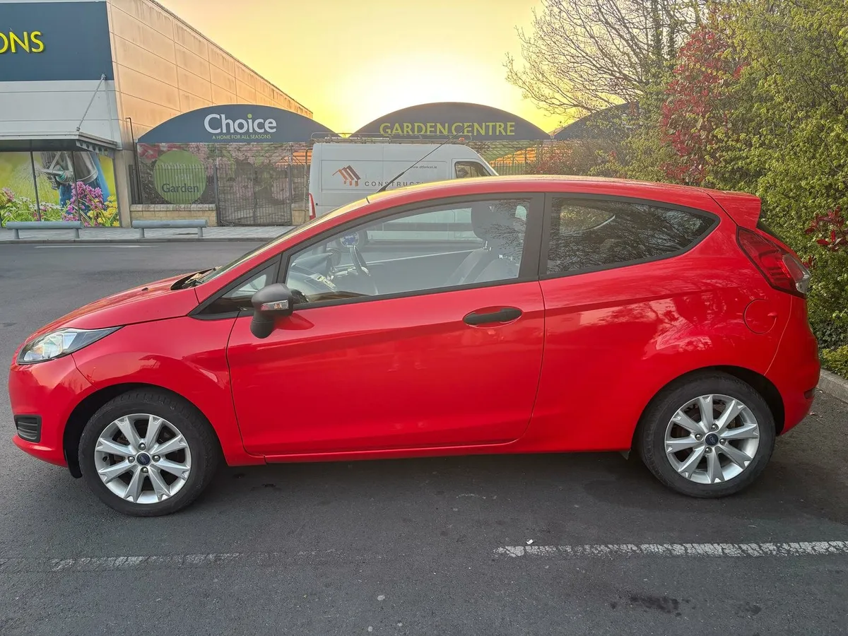Low mileage ford fiesta 2015 - Image 2