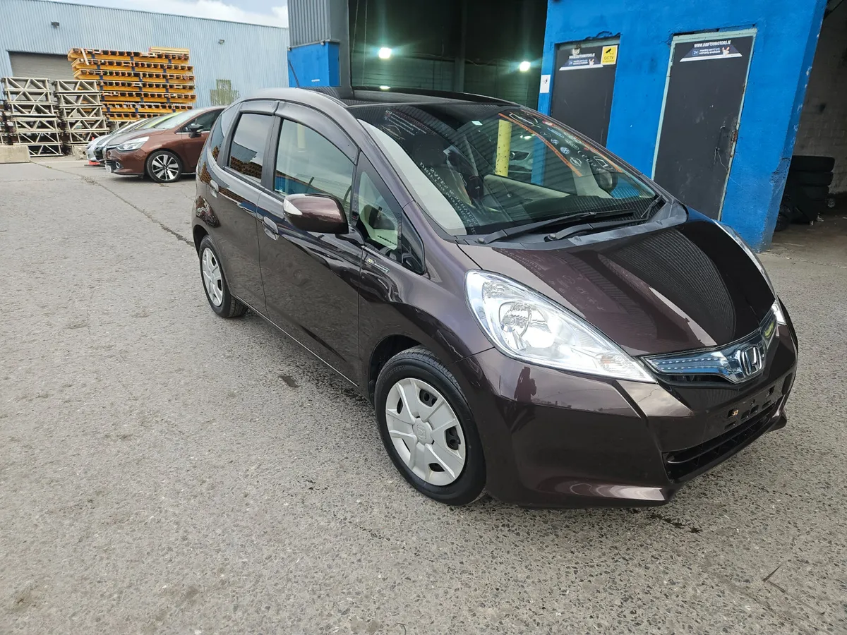 2012 Honda fit 1.3 Hybrid  Automatic - Image 1