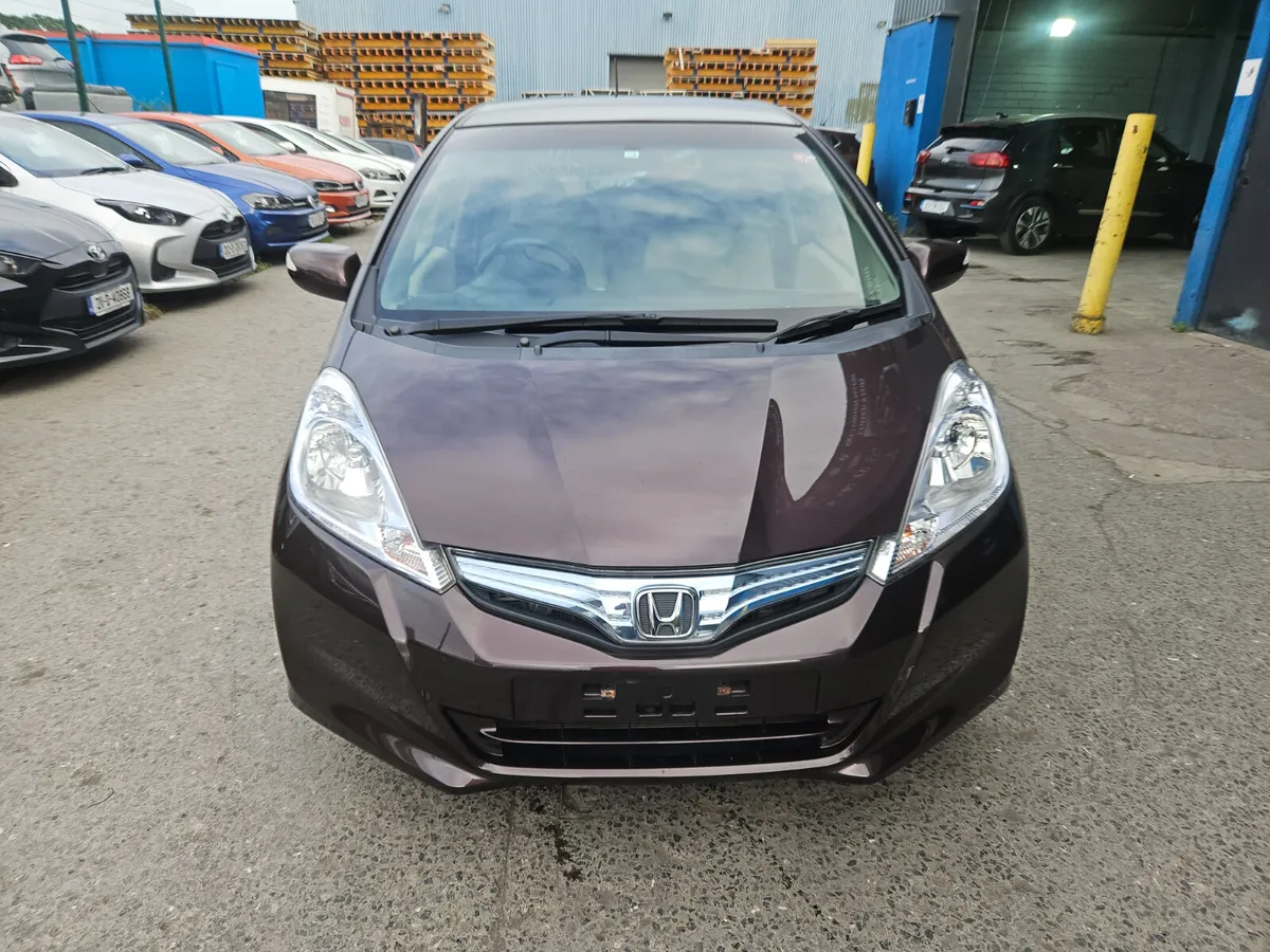 2012 Honda fit 1.3 Hybrid  Automatic - Image 2