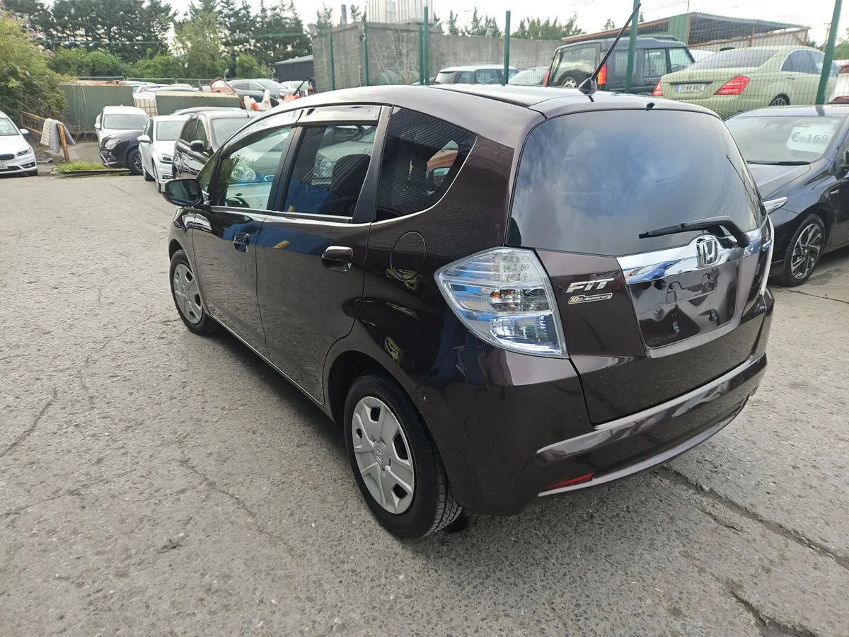 2012 Honda fit 1.3 Hybrid  Automatic - Image 4