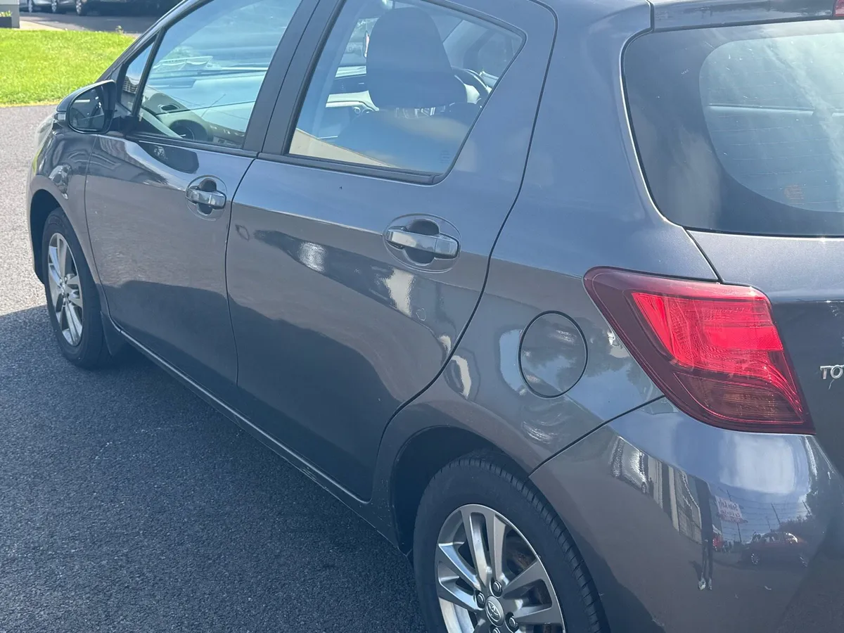 2016 Toyota Yaris Luna - Image 4