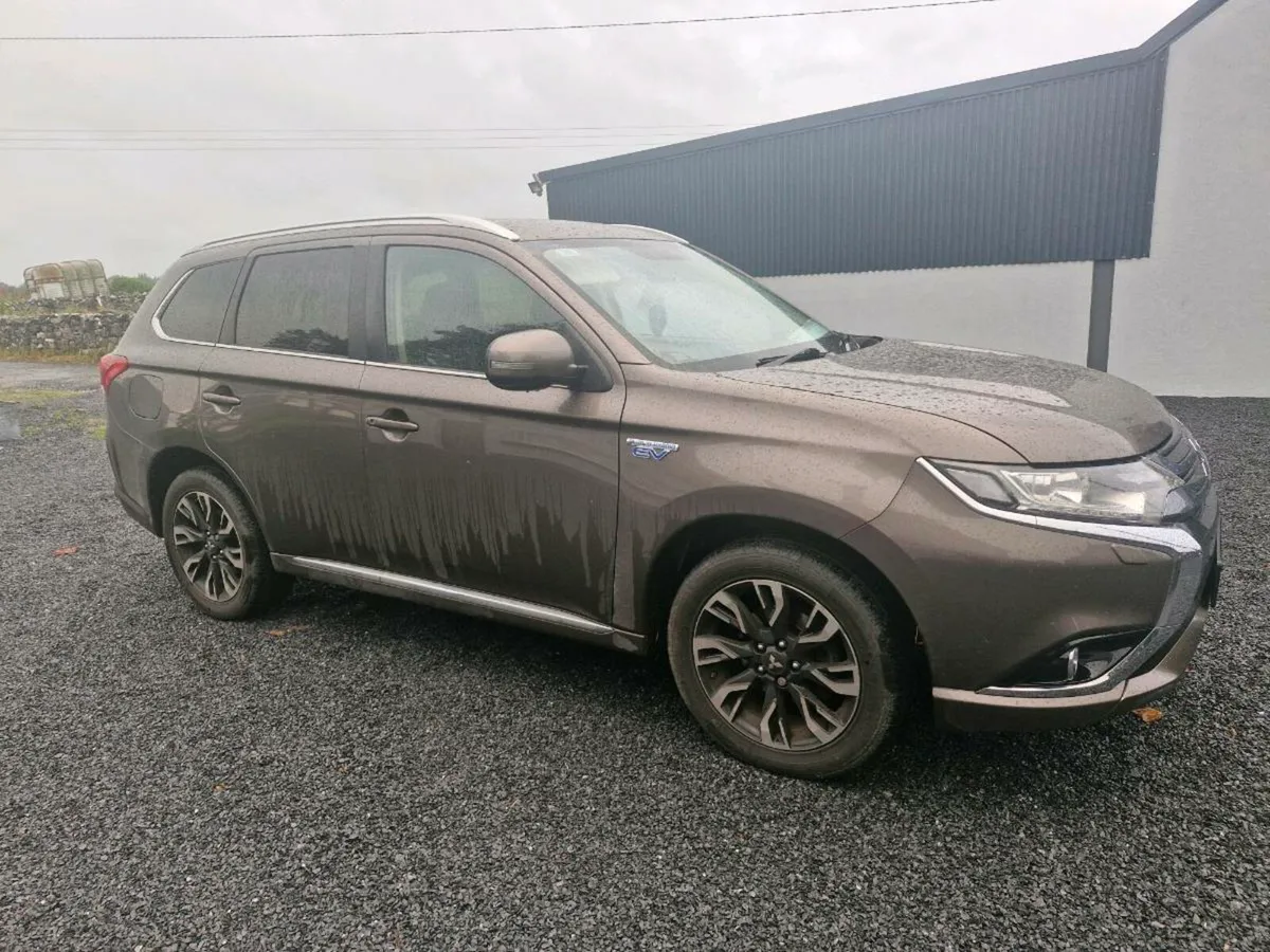 Mitsubishi Outlander phev - Image 1