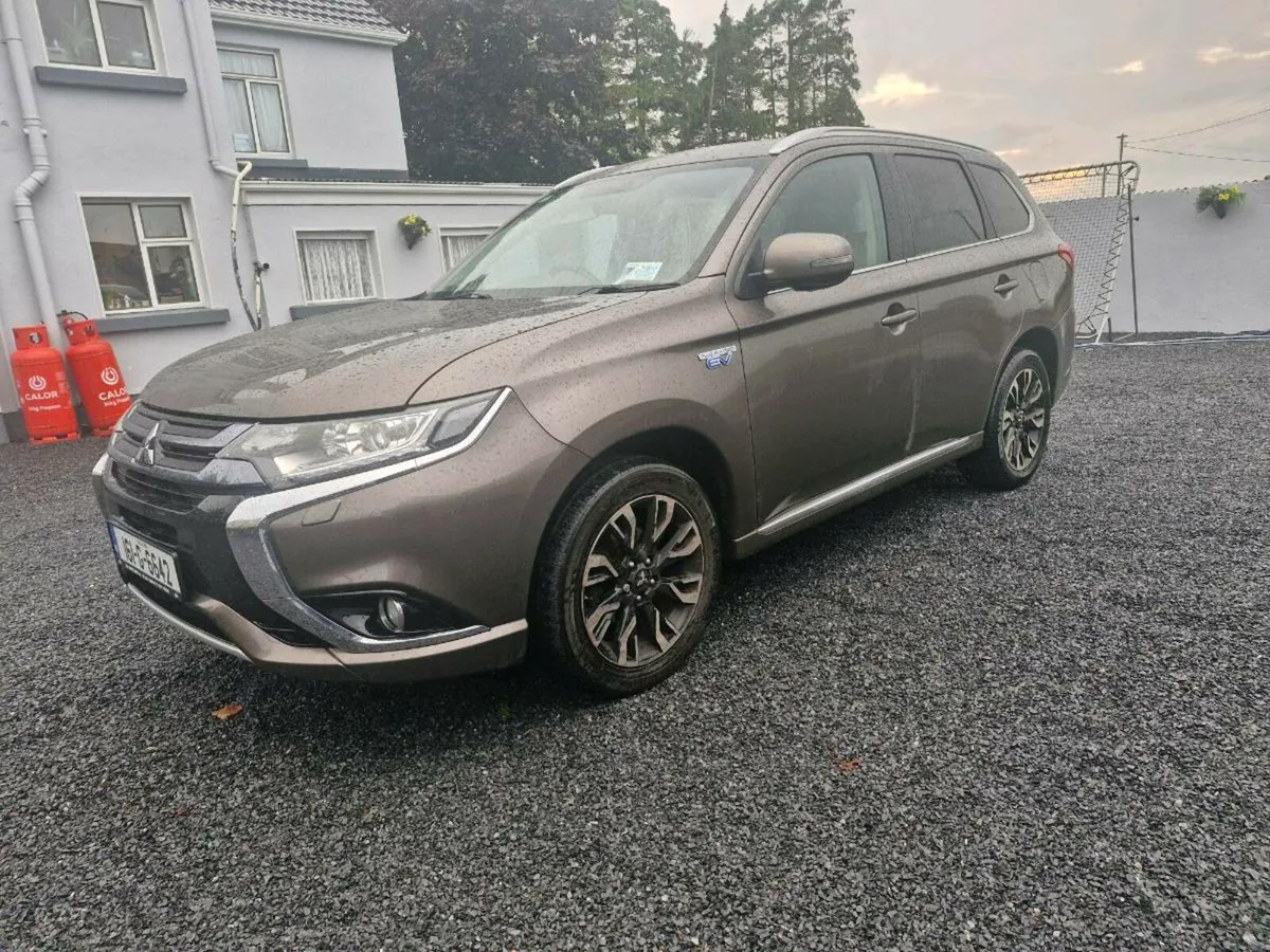 Mitsubishi Outlander phev - Image 3