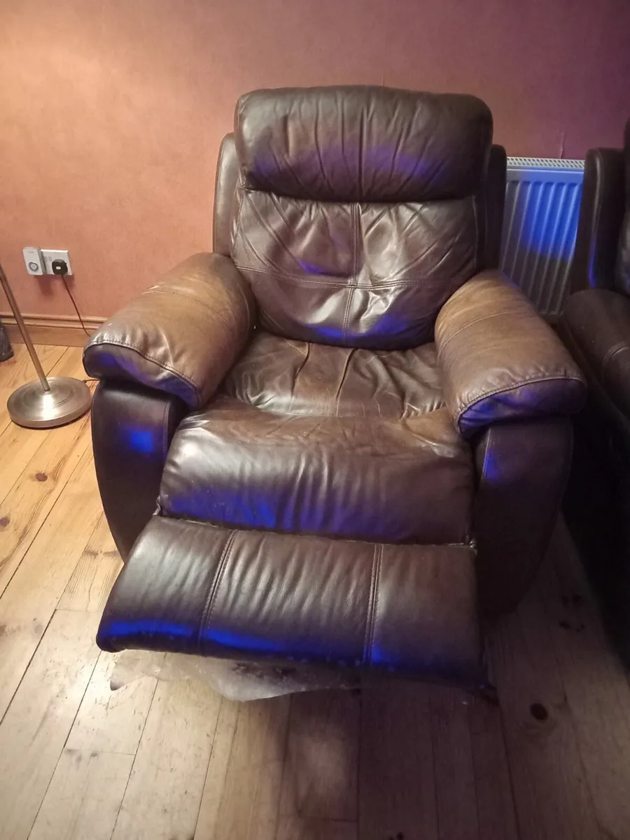 3 seater recliner sofa and 2x armchairs - Image 2