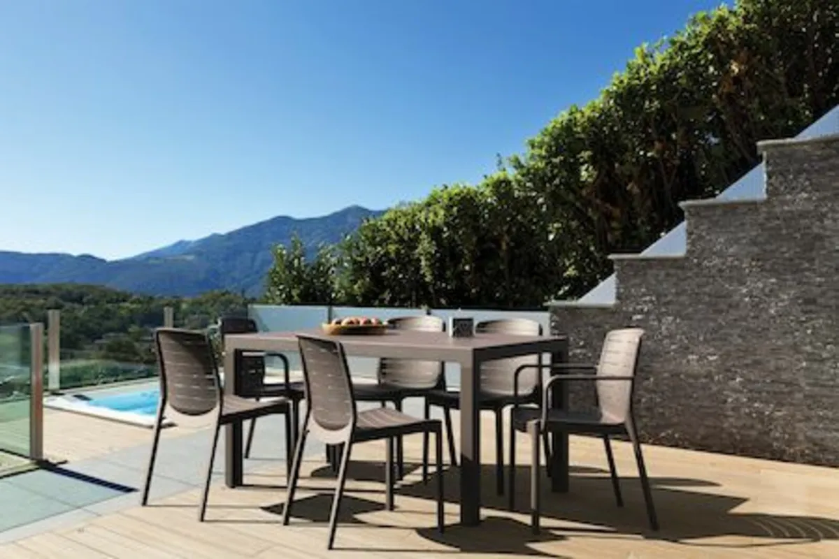 CedarGrain 6 Seater Table and Chairs - Image 1