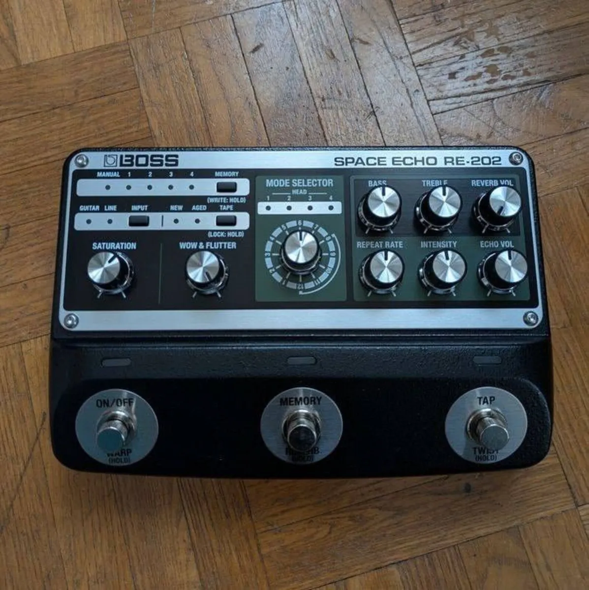 New Boss RE-202 Space Echo Like New Boxed with Pow - Image 1