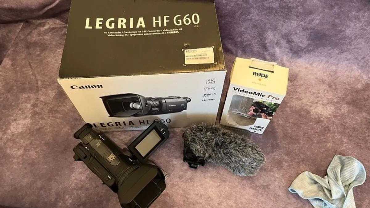 Canon LEGRIA HF G60 camcorder With rode videomic pro on camera shotgun microphone - Image 2