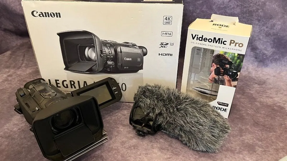 Canon LEGRIA HF G60 camcorder With rode videomic pro on camera shotgun microphone - Image 3