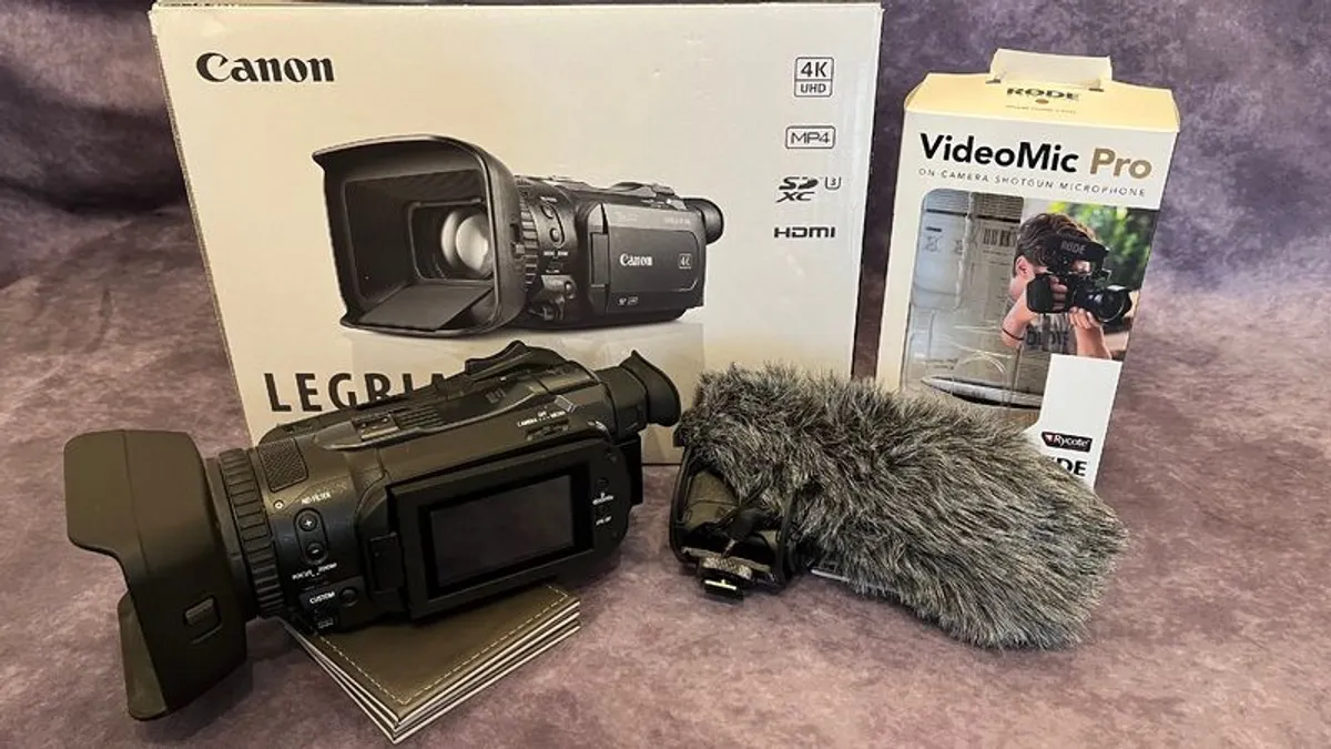 Canon LEGRIA HF G60 camcorder With rode videomic pro on camera shotgun microphone - Image 4