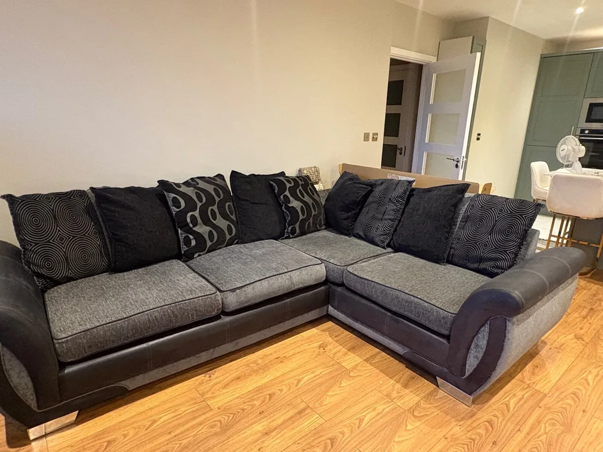 Second hand sofa - Image 1