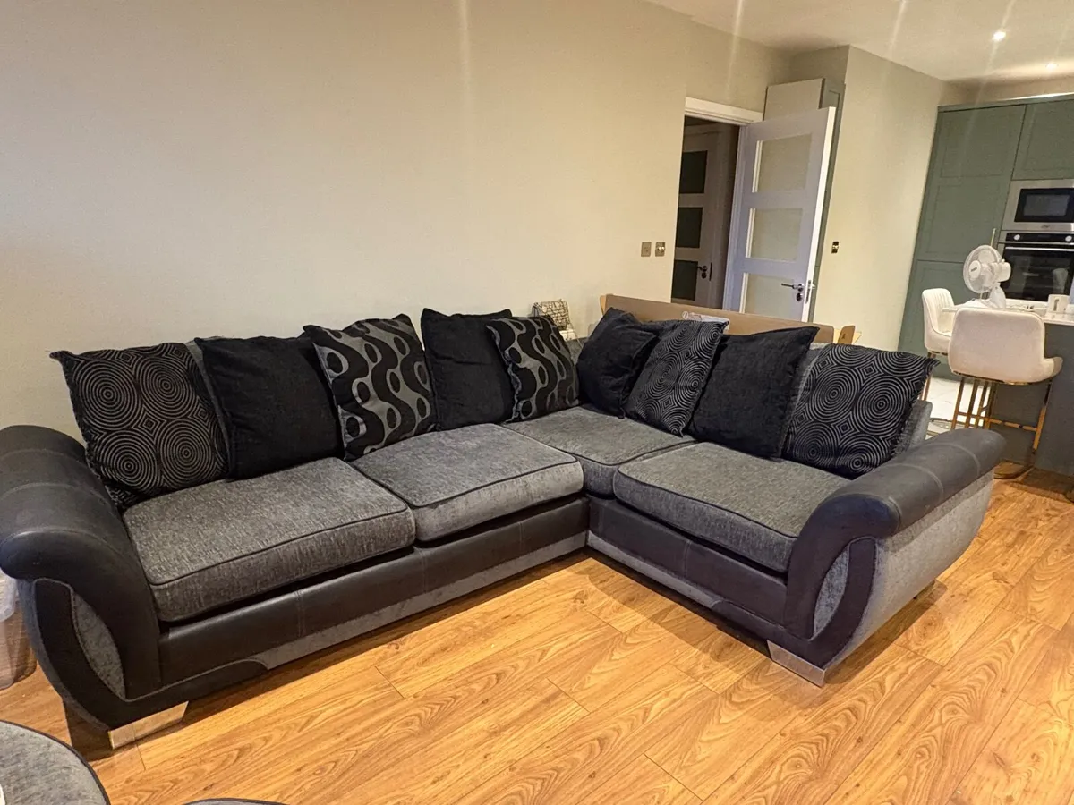 Second hand sofa - Image 2